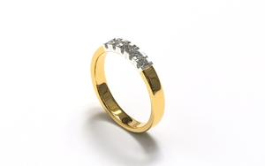 Gouden Alliance, Memoire ring met briljant geslepen diamant.